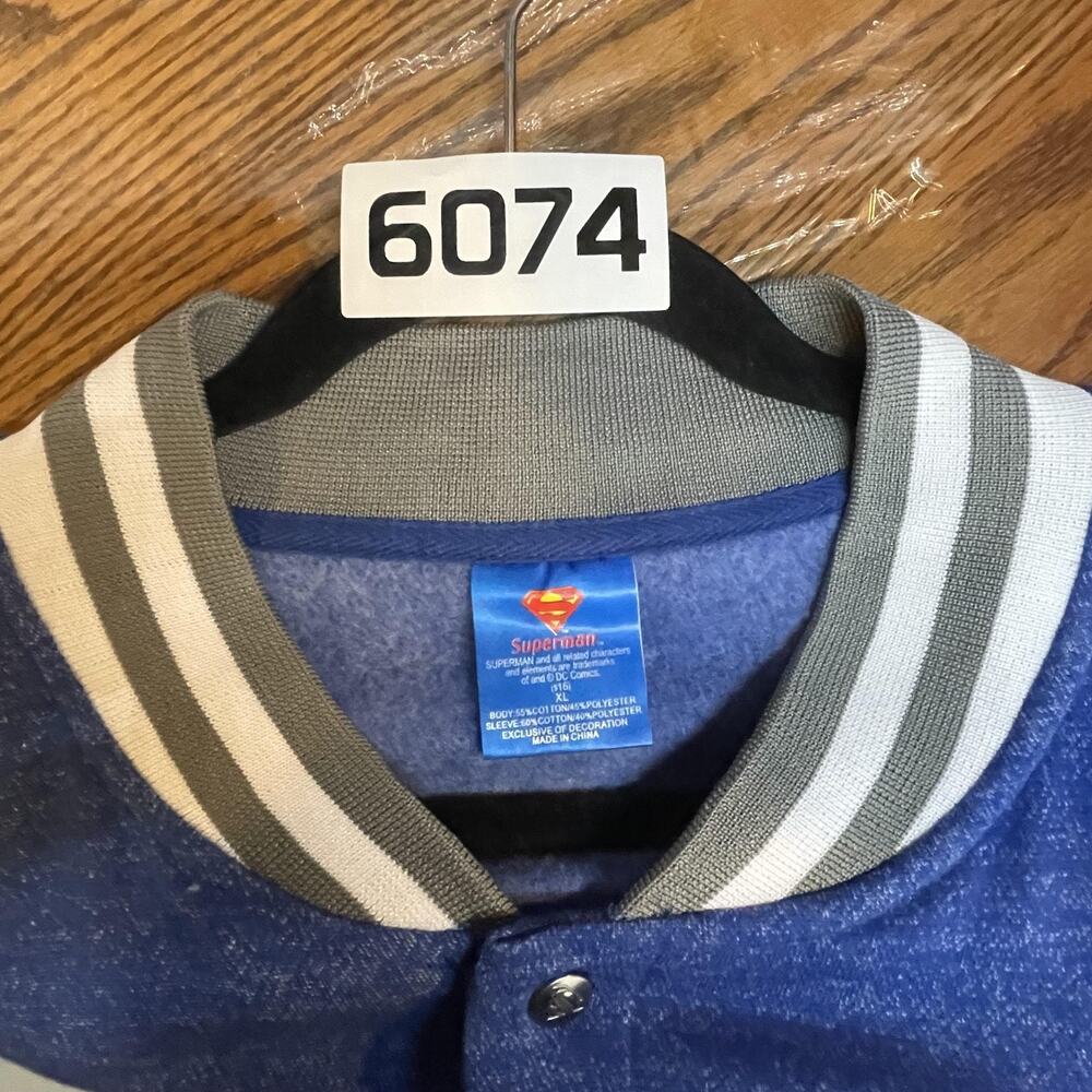 Superman Bioworld Jacket Mens XL Blue Gray Varsity Fleece Snap DC Comics Logo - Picture 11 of 11